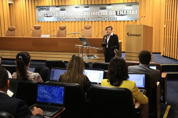 Juíza do TRT-MG aborda preservação de documentos históricos em curso da Enamat (imagem 1)