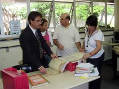 Membros da Escola Judicial visitam Arquivo-Geral do TRT (imagem 1)