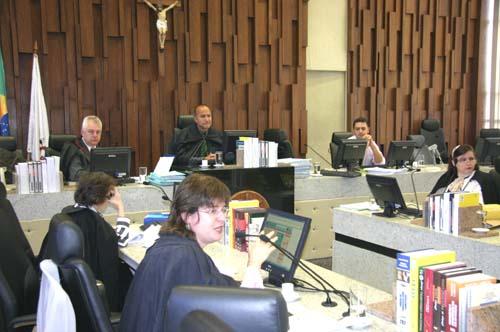 Sessão de julgamento no TRT é acompanhada por estudantes de Direito (imagem 1)