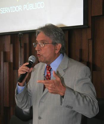 Leis & Letras lança obras de três juristas do TRT-MG com palestra do Prof. Antônio Álvares (imagem 4)