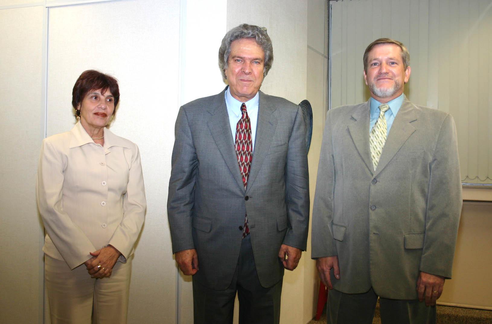 Juíza Deoclécia Amorelli Dias, Vice-Presidente do TRT da Região, Senador Hélio Costa (PMDB) e o Juiz Márcio Ribeiro do Valle, Presidente do TRT da 3ª Região