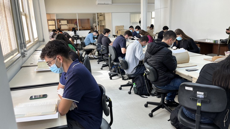 Alunos de direito da UFJF estudam autos judiciários