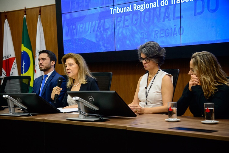 Presidente do TRT desa Denise Horta, Juiz auxiliar da Presidência, Renato Amado, diretora-geral, Patrícia Reis e diretora de Gestão de Pessoas, Bianca Chaves