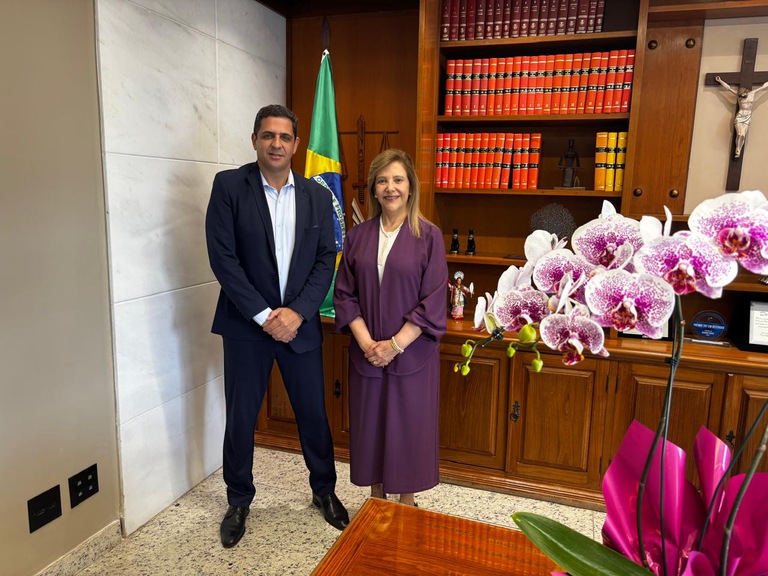 Prefeito eleito de Betim e a presidente do TRT-MG em encontro 