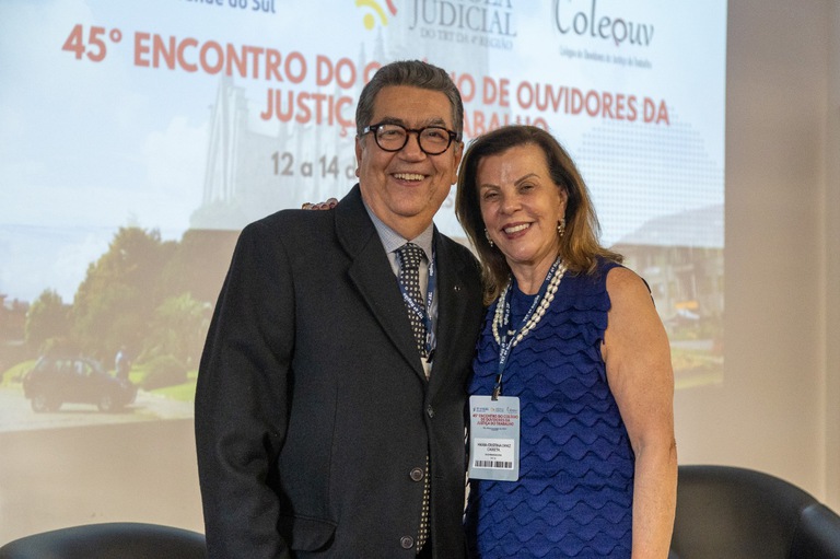 WhatsApp Image 2025-11-13 at 17.58.26 (1).jpeg Vice-presidente eleita do Coleouv, desembargadora Maria Cristina Diniz Caixeta, junto com o novo presidente eleito do Colegiado, desembargador Jorge Orlando Sereno Ramos