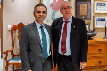 foto do presidente do TRT-MG, desembargador Sebastião Geraldo de Oliveira, ao lado do procurador-chefe do Ministério Público do Trabalho em Minas Geraiso Max Emiliano da Silva Sena