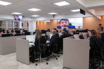 foto do Pleno com os desembargadores sentados de toga preta na sessão