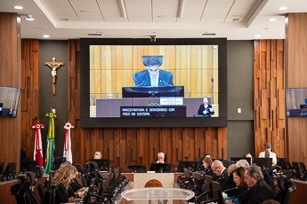 Foto da transmissão ao vivo da abertura da Segunda Semana Nacional de Precedentes