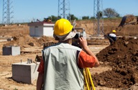 Administradora de shopping center fica isenta de responsabilidade por valores devidos a trabalhador que atuou em obra contratada por empreitada