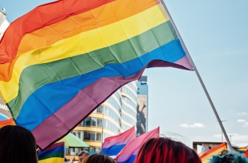 Foto da bandeira LGBTQIAPN+