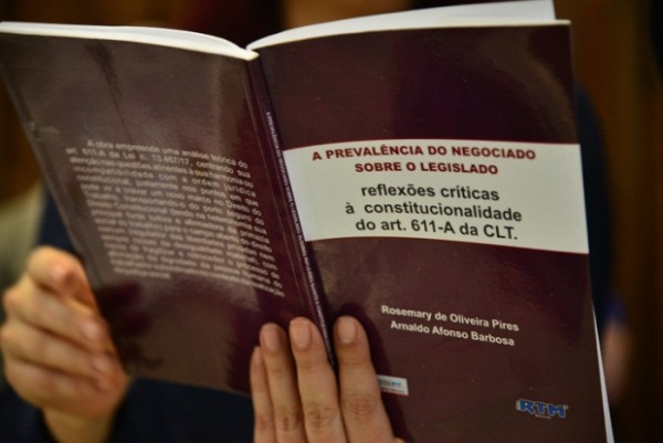 leiseletras17.11.17livro.jpg