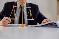 Justiça do Trabalho suspende penhora da aposentadoria de devedora em razão da idade avançada e do estado de saúde