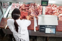 Mantida justa causa de açougueira que pesava carnes caras com códigos de carnes baratas para favorecer conhecidos em Uberlândia