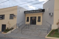 NJ - Metalúrgica indenizará trabalhador preso enquanto fazia reparos em carreta clonada pela empresa