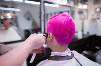 Trabalhador discriminado por usar cabelo “colorido” será indenizado por danos morais