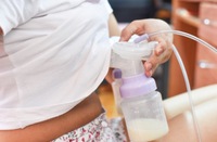 Trabalhadora que adquiriu doença ocupacional por condições ergonômicas inadequadas na ordenha de leite materno em hospital será indenizada