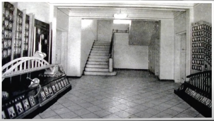 Foto antiga do hall do edifício do Centro Cultural