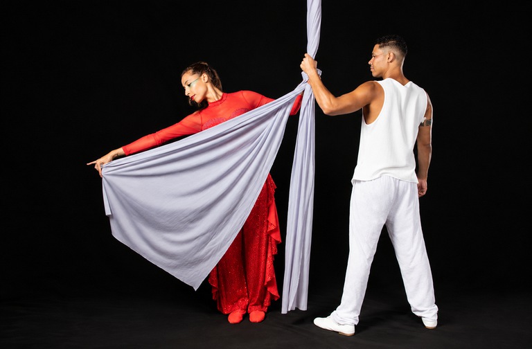 Convite para o espetáculo "Travessia", apresentado por Cia. Café com Dança.