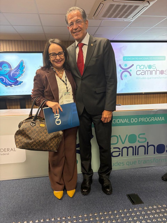 Dra. Adriana Campos de Souza Freire Pimenta, Gestora de 1º Grau do Programa de Erradicação do Trabalho Infantil e Estímulo à Aprendizagem (PETI) em companhia do Ministro Mauro Campbell Marques.