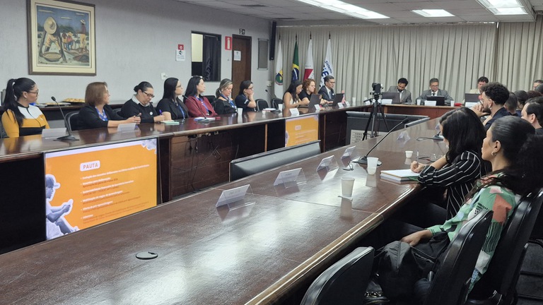 mesa reunião programa descubra